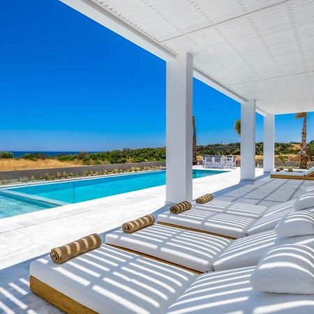 Seashore Beachfront Villa Лакханія Екстер'єр фото
