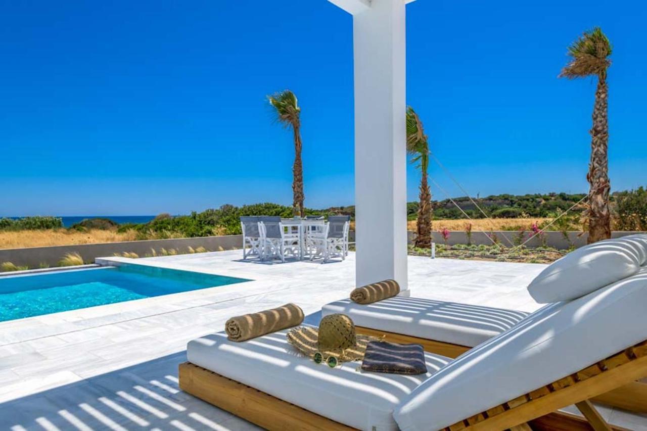 Seashore Beachfront Villa Лакханія Екстер'єр фото