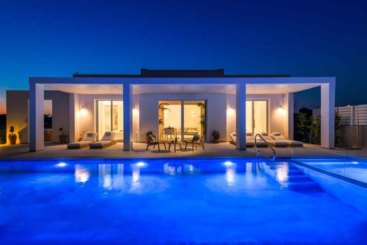 Seashore Beachfront Villa Лакханія Екстер'єр фото