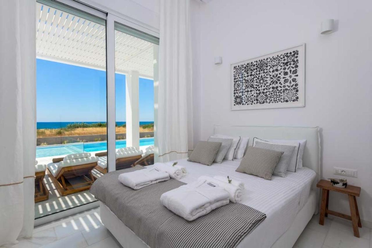 Seashore Beachfront Villa Лакханія Екстер'єр фото