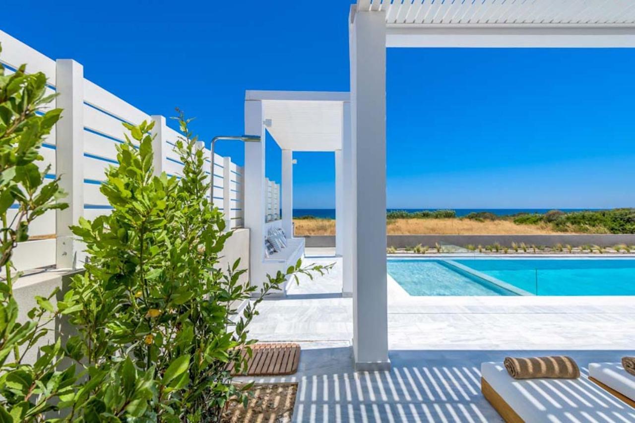 Seashore Beachfront Villa Лакханія Екстер'єр фото