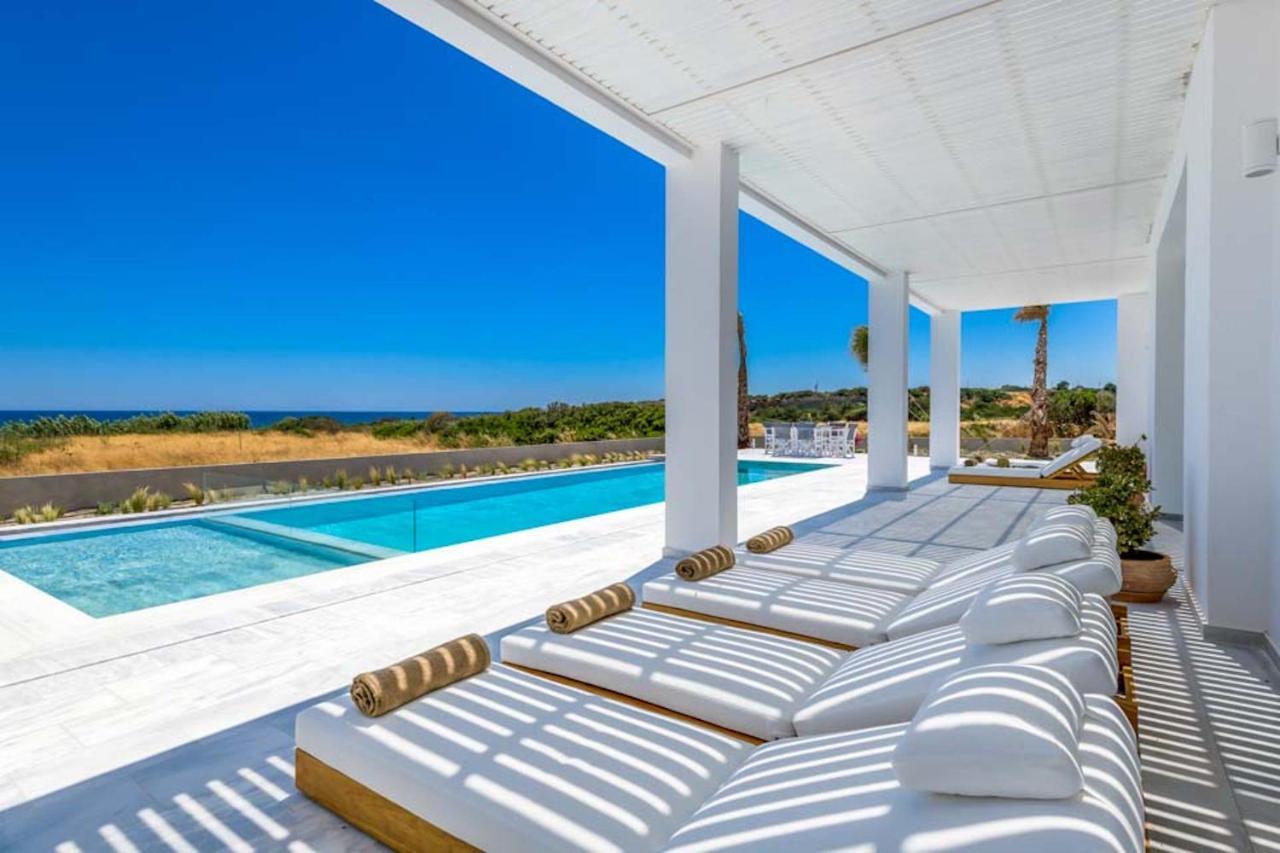 Seashore Beachfront Villa Лакханія Екстер'єр фото