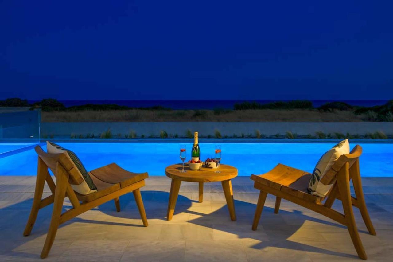 Seashore Beachfront Villa Лакханія Екстер'єр фото
