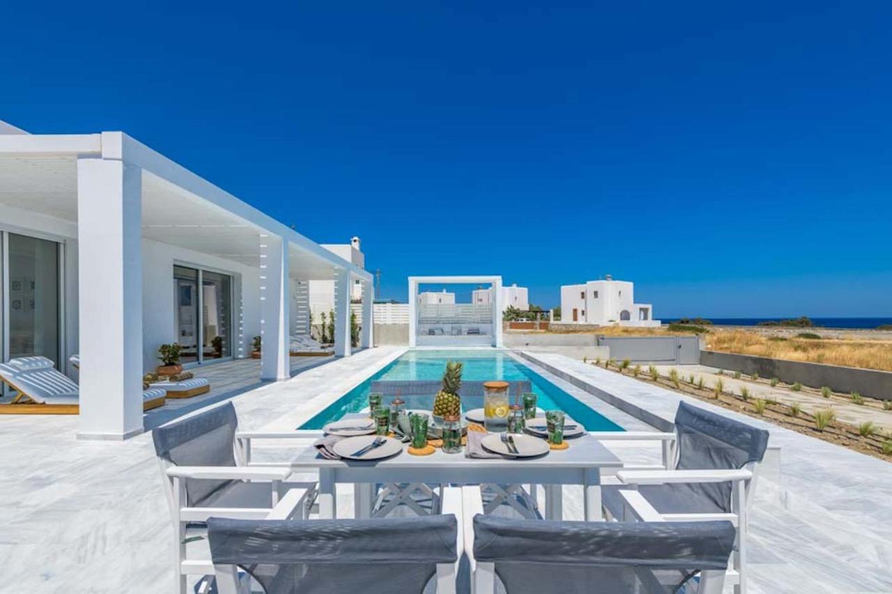 Seashore Beachfront Villa Лакханія Екстер'єр фото