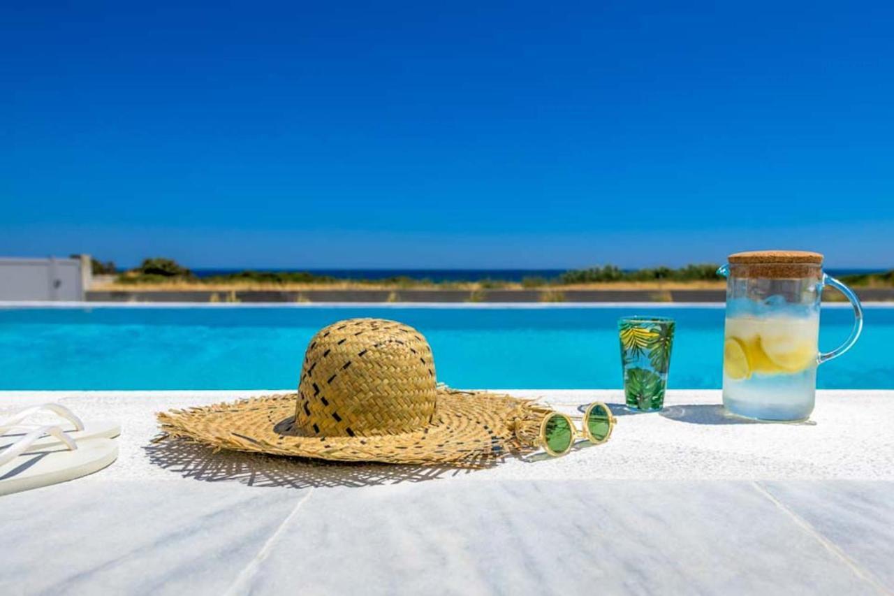 Seashore Beachfront Villa Лакханія Екстер'єр фото
