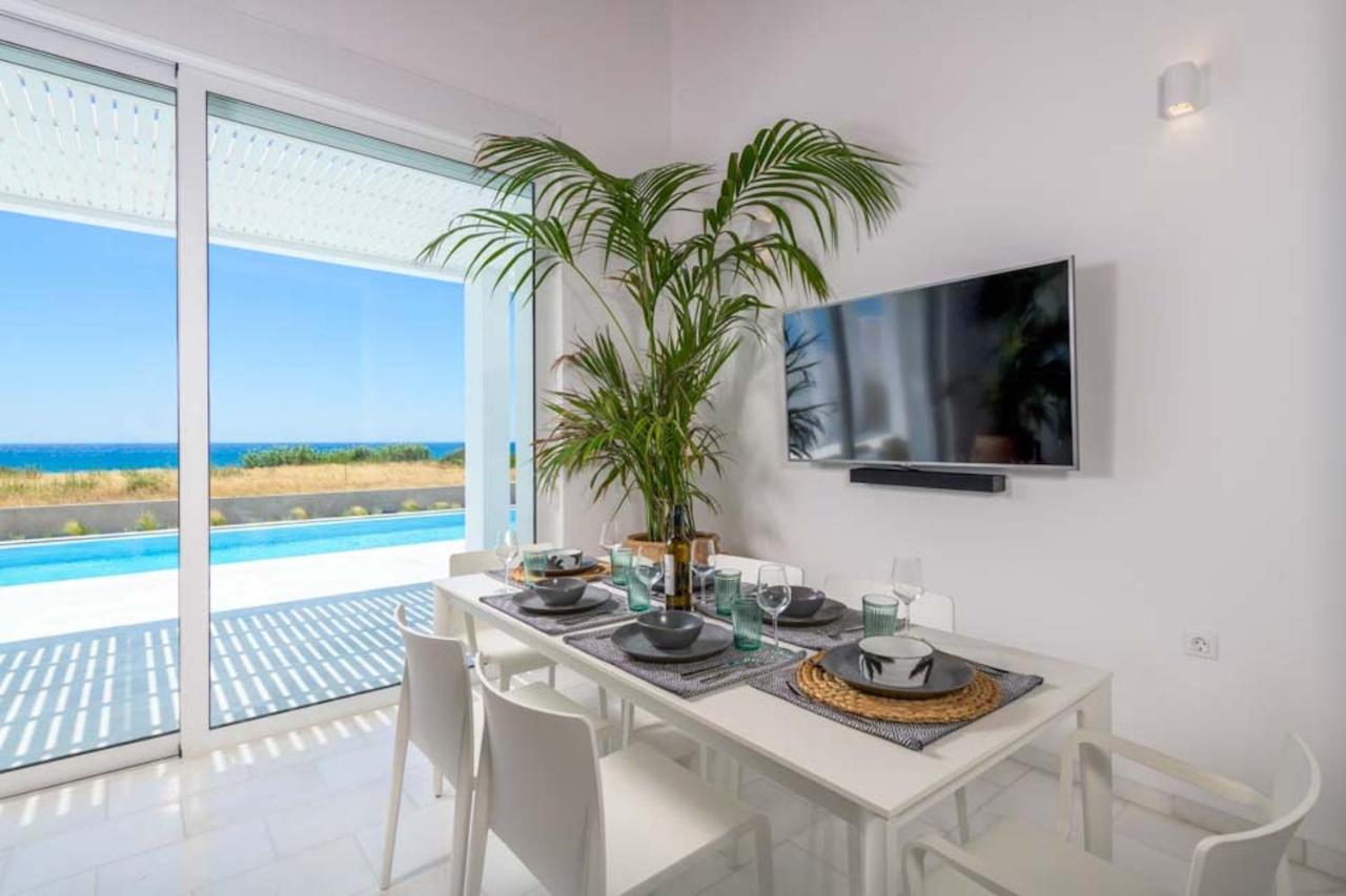 Seashore Beachfront Villa Лакханія Екстер'єр фото
